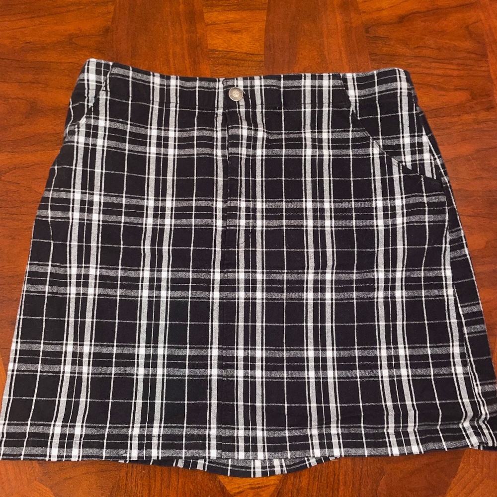 Hollister Black & White Plaid Mini Skirt sz L GUC